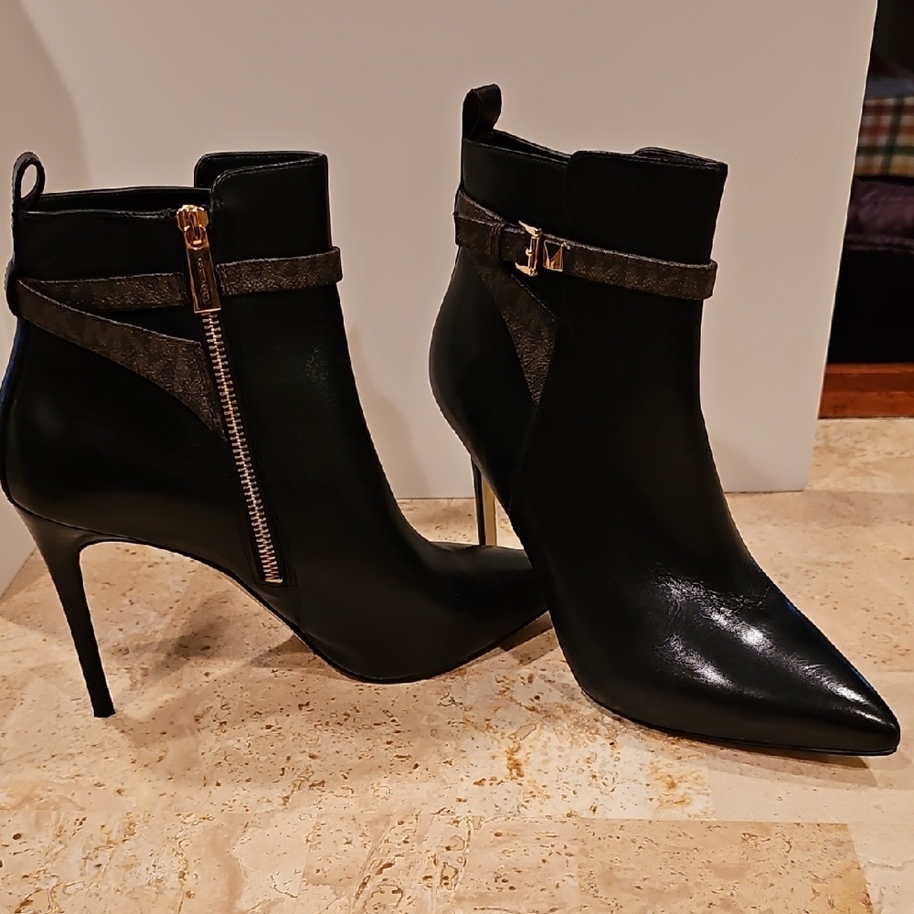 Michael Kors Elegant Brown Ankle Boots